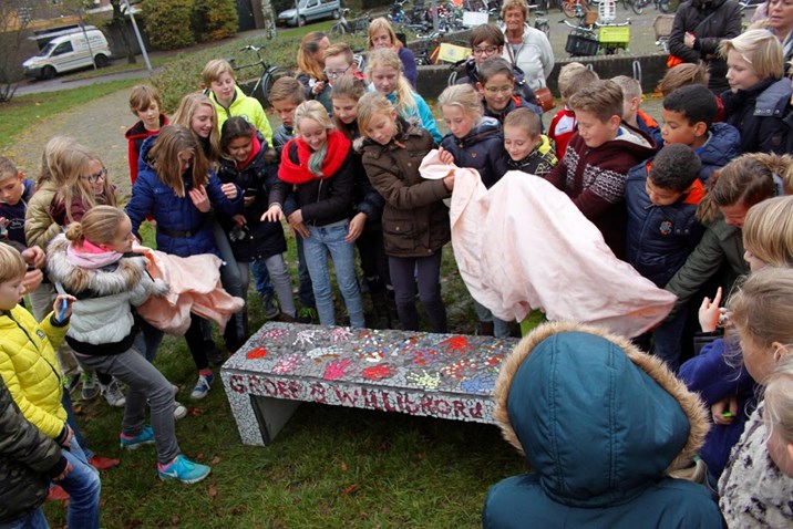 Onthulling Willibrordusbankje 151106 - WBS - 47