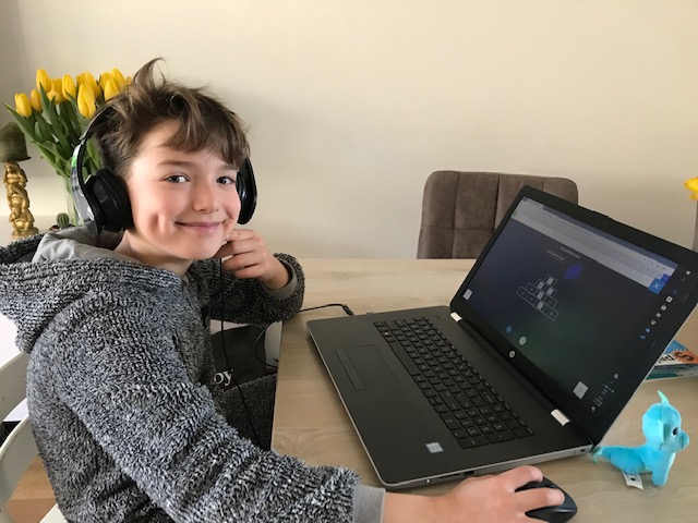 Groep 6/7 werkt thuis...