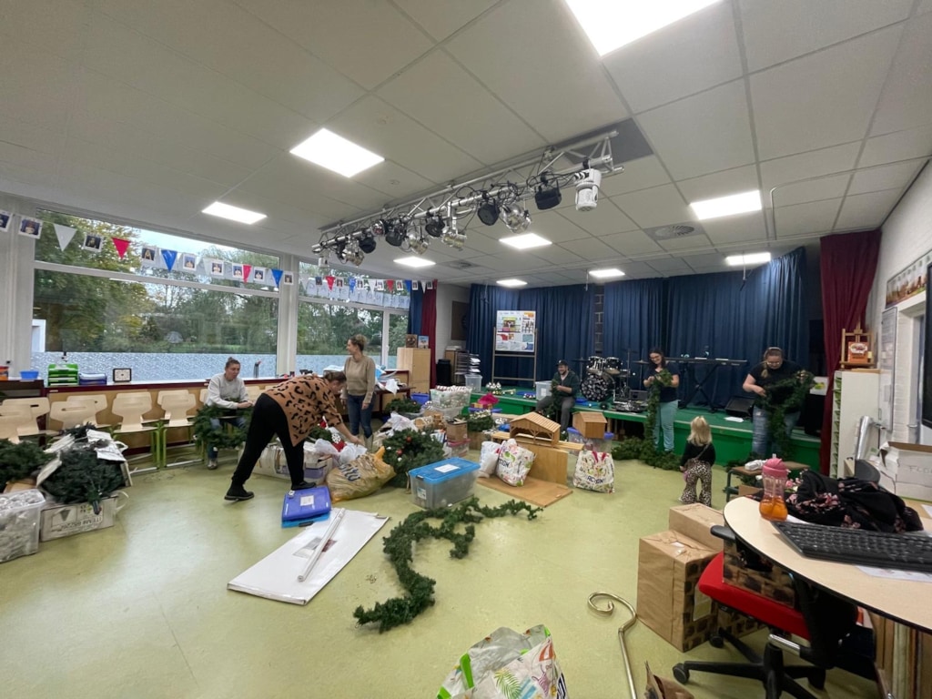 Versiering uitzoeken/opruimen en versieren voor Sint en Kerst 